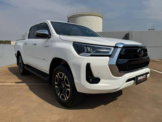 TOYOTA HILUX 2.8 D-4D TURBO DIESEL CD SRX 4X4 AUTOMÁTICO